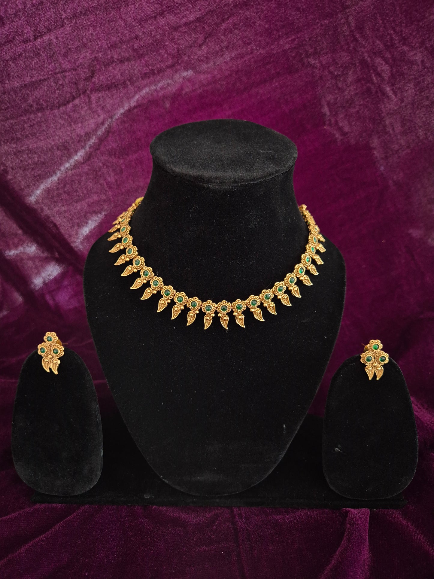 Flower Design Kemp Necklace With Earrings