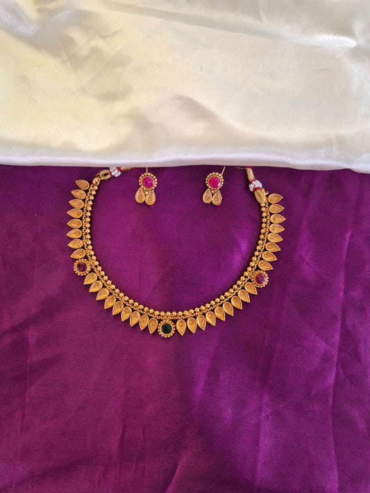 Leaf And Flower Pattern Necklace With Earrings Set