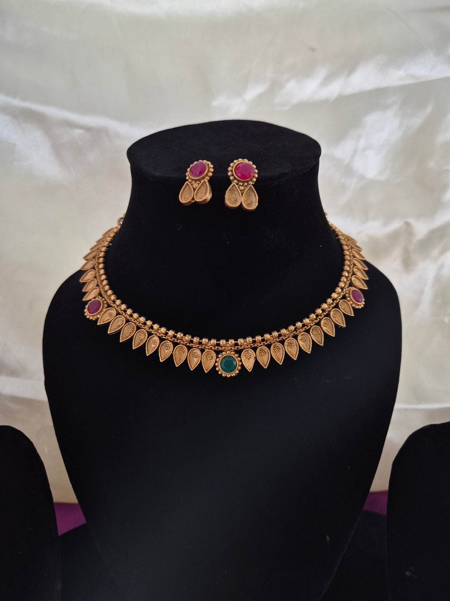 Leaf And Flower Pattern Necklace With Earrings Set