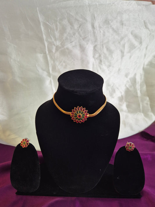 Kemp Flower Pendant Choker With Earrings Set