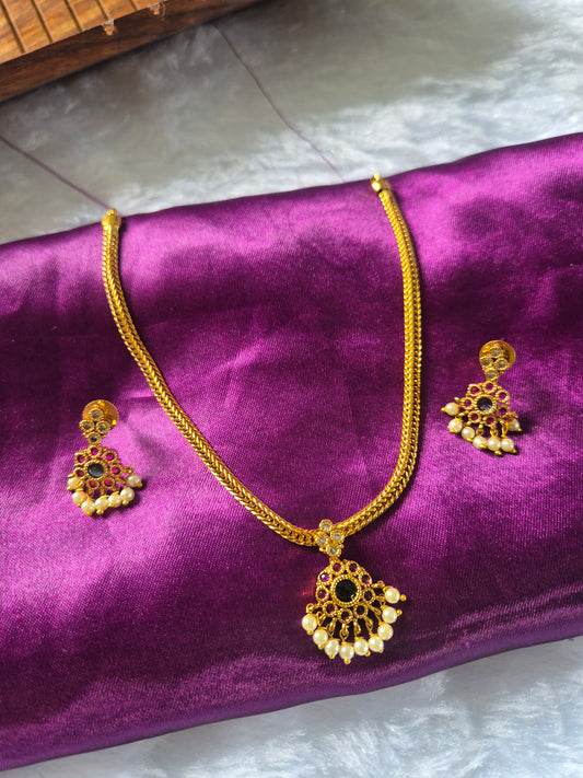 Cute Kemp Attigai Necklace With Earrings Set