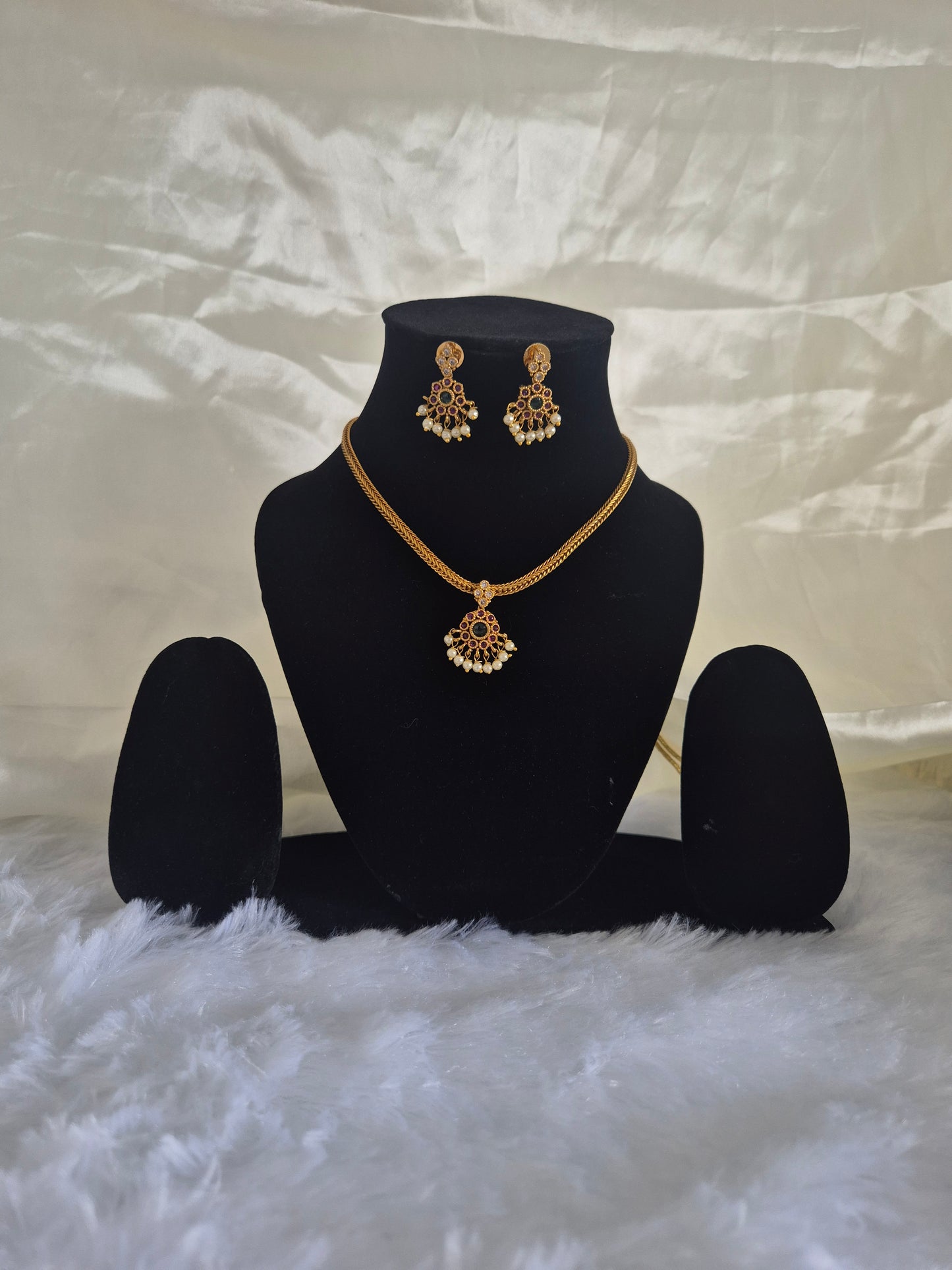 Cute Kemp Attigai Necklace With Earrings Set
